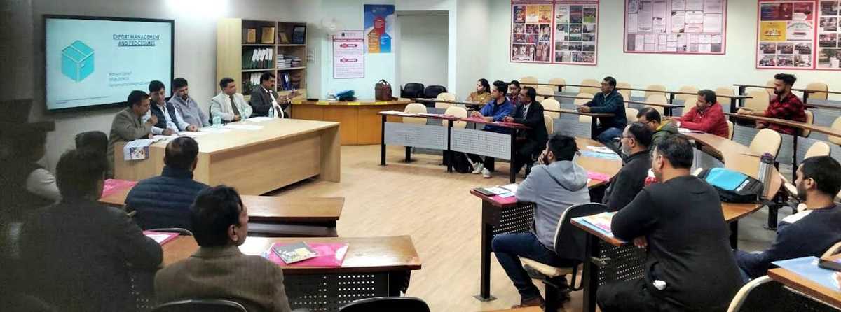 निर्यात प्रबंधन व प्रबंधन विकास पर आईआईए एवं शारदा विवि ने शुरु किया कार्यक्रम